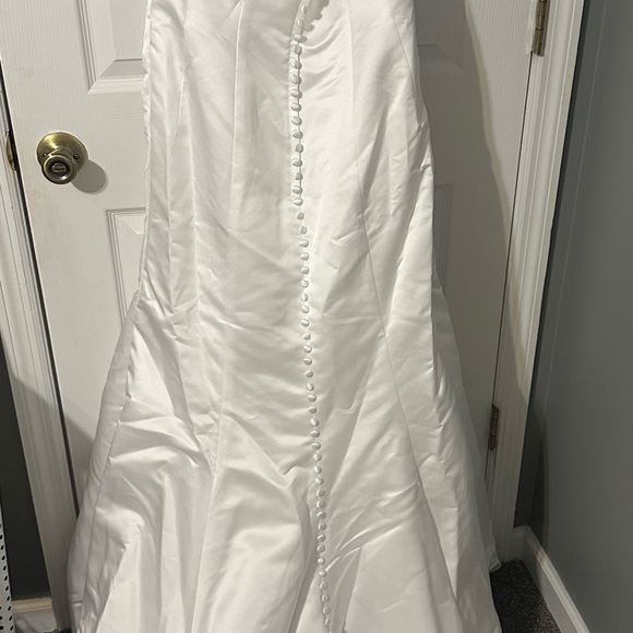 David's Bridal White Wedding Dress - Picture 3 of 4